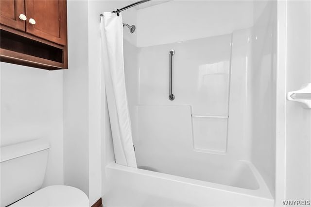 4190 Thornwood Lane, Clarence, NY 14221