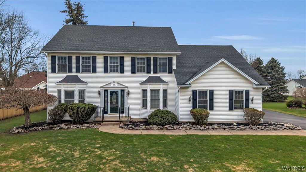 4190 Thornwood Lane, Clarence, NY 14221