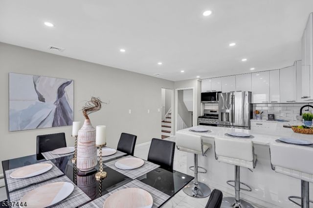 20 W 10th St, Linden City, NJ 07036