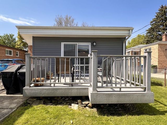 10021 Minnick Avenue, Oak Lawn, IL 60453