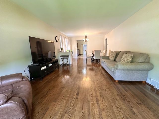10021 Minnick Avenue, Oak Lawn, IL 60453