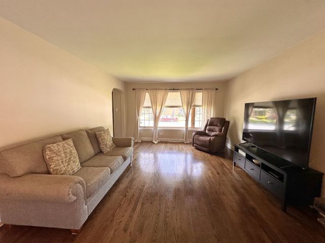 10021 Minnick Avenue, Oak Lawn, IL 60453