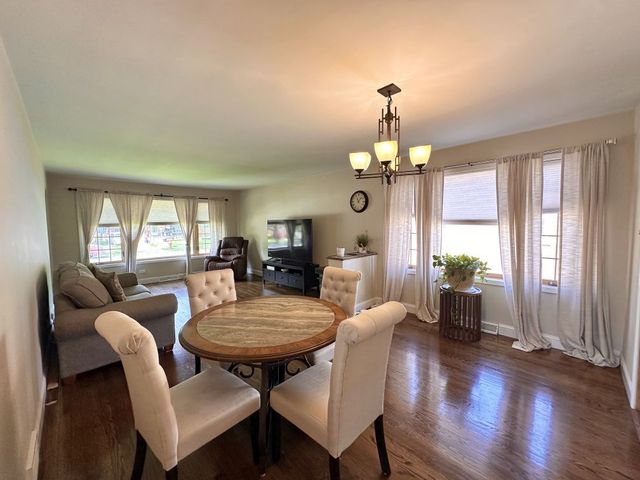 10021 Minnick Avenue, Oak Lawn, IL 60453
