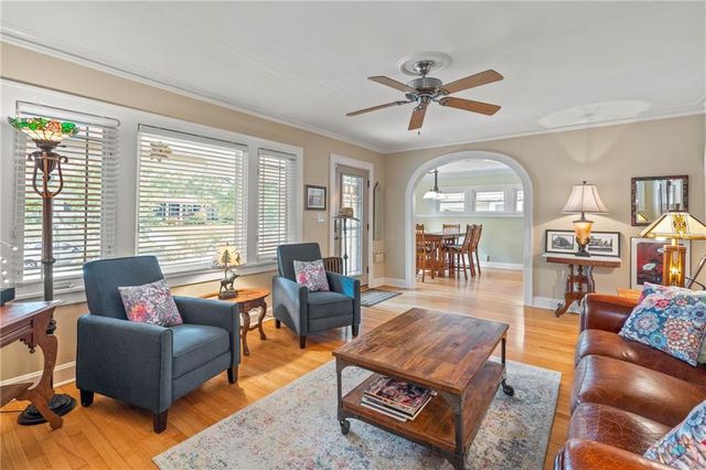 6439 Walnut Street, Kansas City, MO 64113