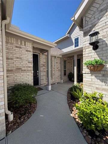 18323 Tiger Flowers Drive, Conroe, TX 77302