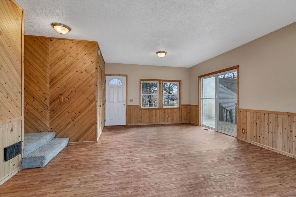 6150 193rd Avenue NE, New London Twp, MN 56273