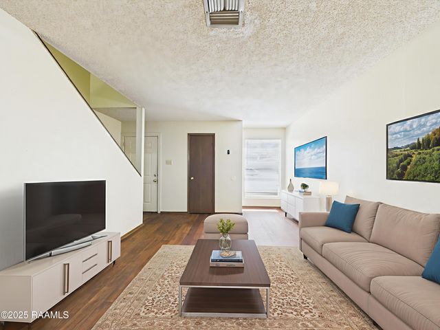 201 High Meadows Boulevard 218, Lafayette, LA 70507