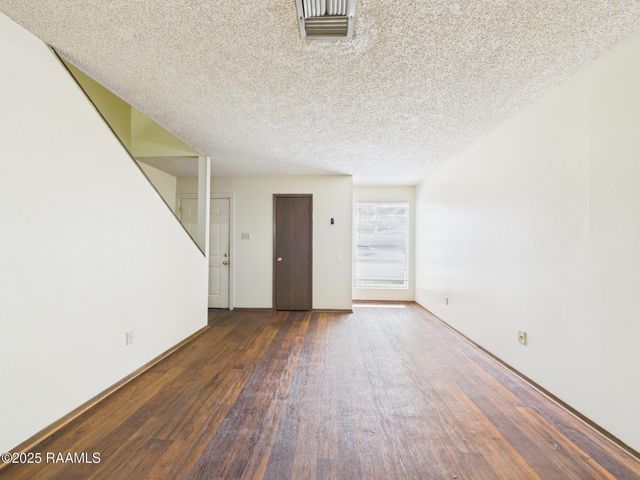 201 High Meadows Boulevard 218, Lafayette, LA 70507