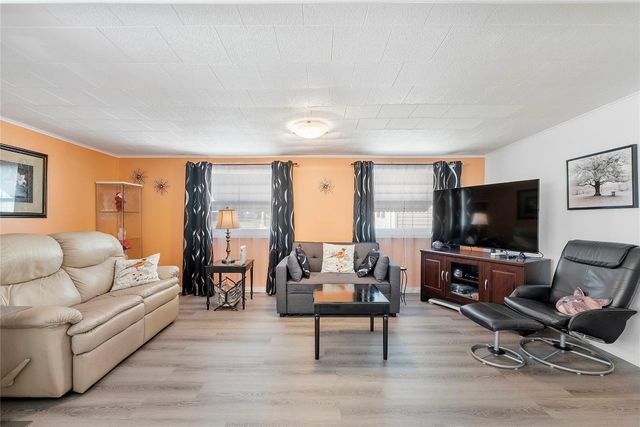 8631 SW 20th Street, Davie, FL 33324