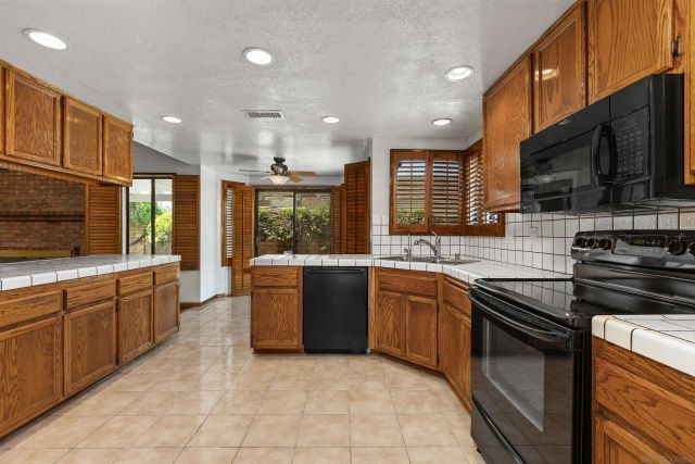 1693 W Country Club, Escondido, CA 92026