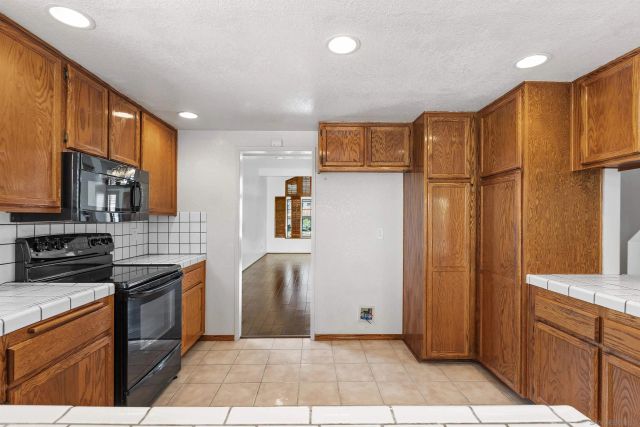 1693 W Country Club, Escondido, CA 92026