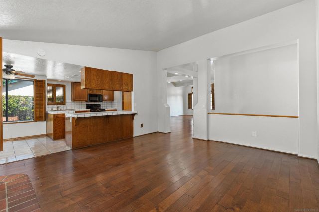 1693 W Country Club, Escondido, CA 92026