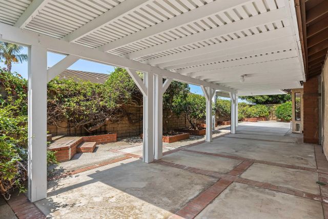 1693 W Country Club, Escondido, CA 92026