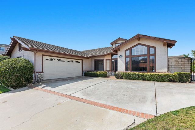 1693 W Country Club, Escondido, CA 92026