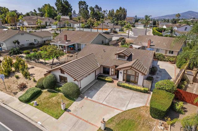 1693 W Country Club, Escondido, CA 92026