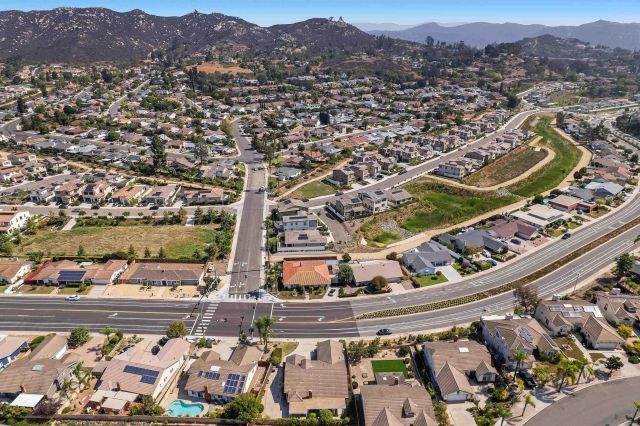 1693 W Country Club, Escondido, CA 92026