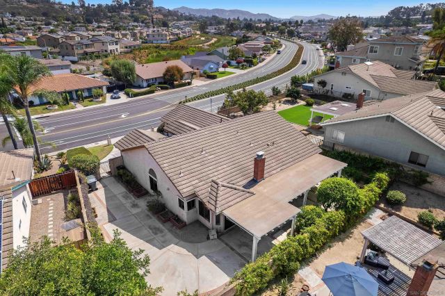 1693 W Country Club, Escondido, CA 92026