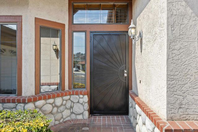 1693 W Country Club, Escondido, CA 92026