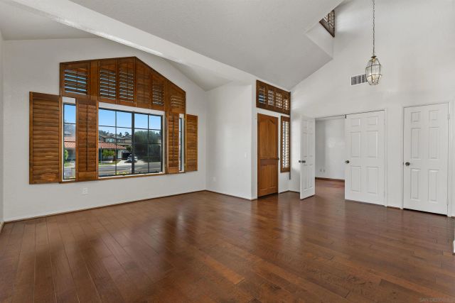 1693 W Country Club, Escondido, CA 92026