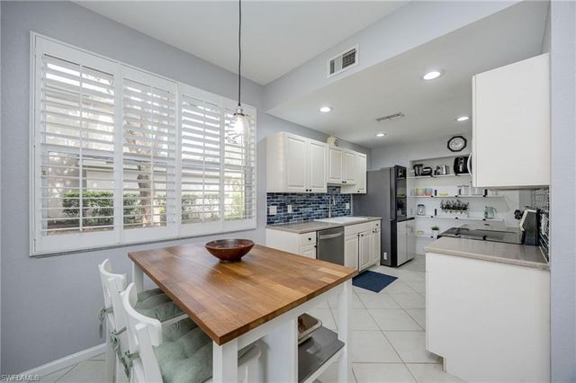 7098 Pond Cypress CT 102, Naples, FL 34109