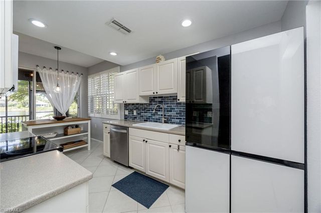7098 Pond Cypress CT 102, Naples, FL 34109