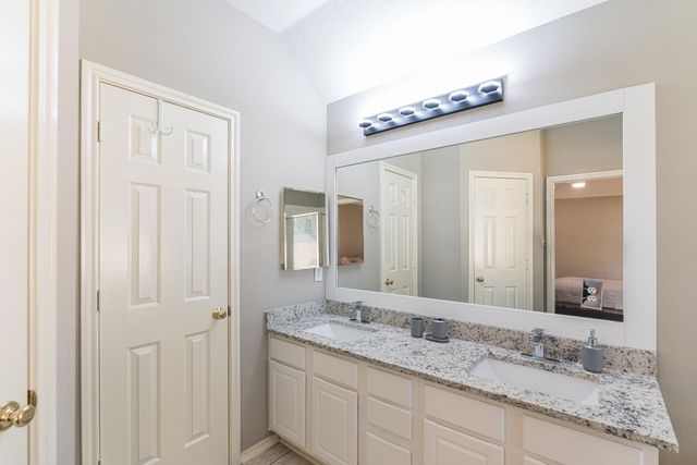 46 S Wynnoak Circle, The Woodlands, TX 77382