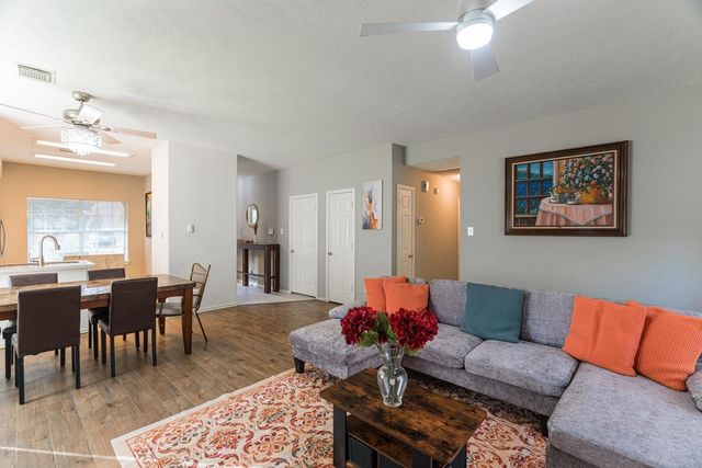 46 S Wynnoak Circle, The Woodlands, TX 77382