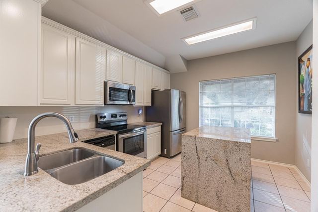 46 S Wynnoak Circle, The Woodlands, TX 77382