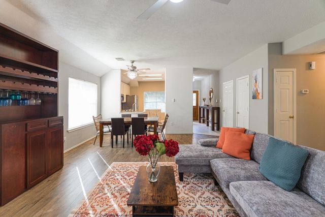46 S Wynnoak Circle, The Woodlands, TX 77382