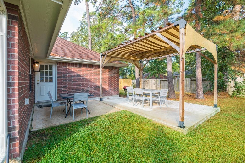 46 S Wynnoak Circle, The Woodlands, TX 77382