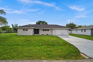 5212 Santa Rosa CT, Cape Coral, FL 33904