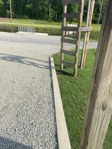 1139 River Front Dr, Clifton, TN 38425