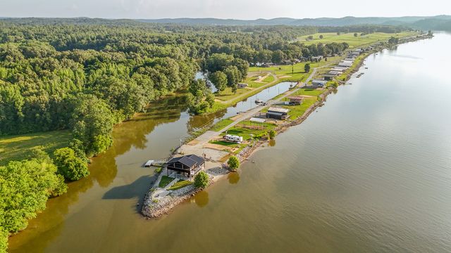 1139 River Front Dr, Clifton, TN 38425