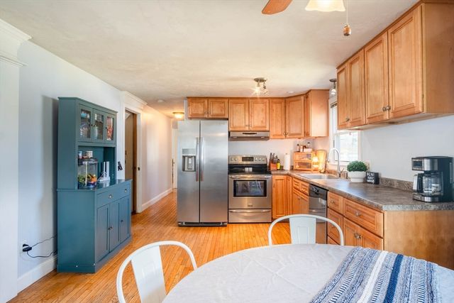 14 Vine St, Oxford, MA 01540