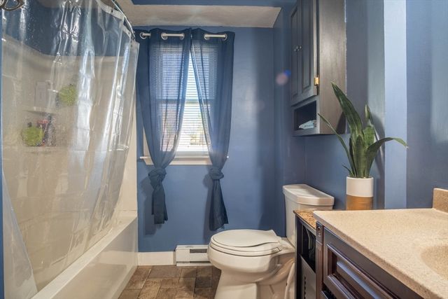 14 Vine St, Oxford, MA 01540