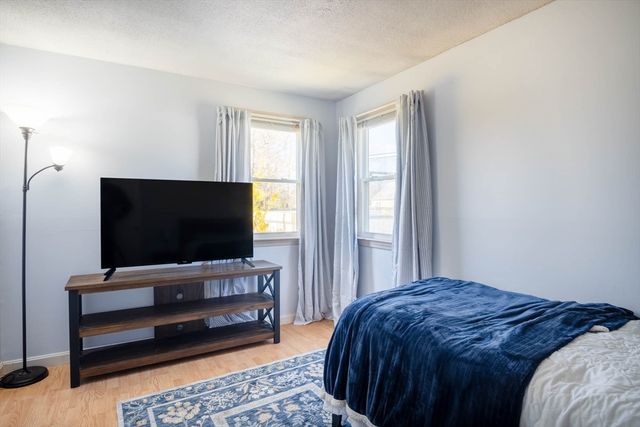 14 Vine St, Oxford, MA 01540