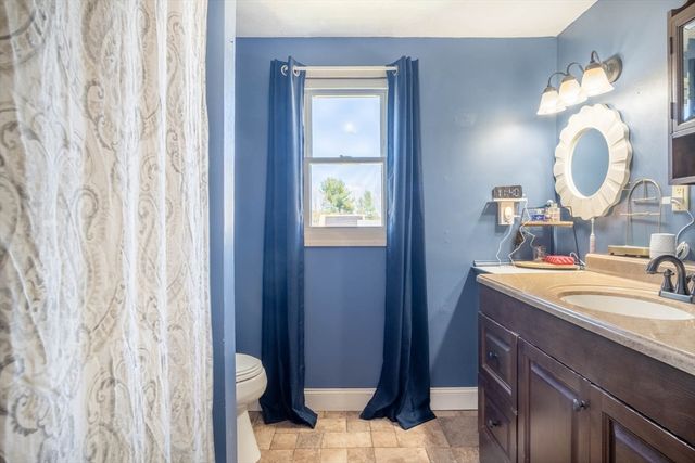 14 Vine St, Oxford, MA 01540