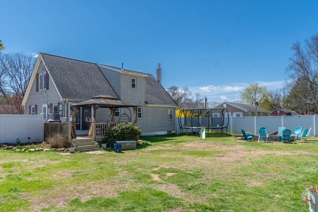 14 Vine St, Oxford, MA 01540