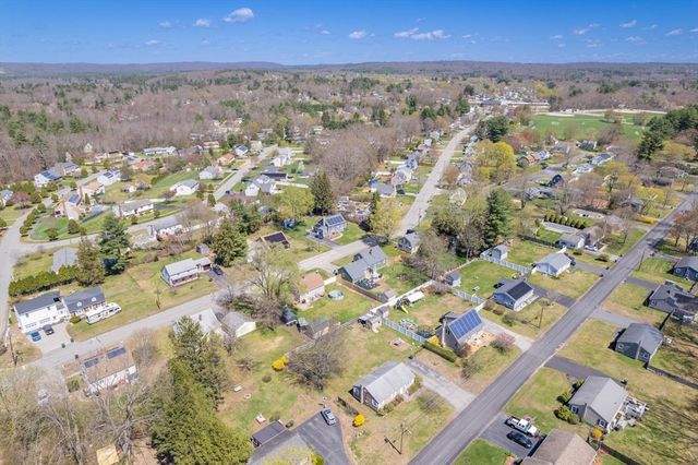 14 Vine St, Oxford, MA 01540