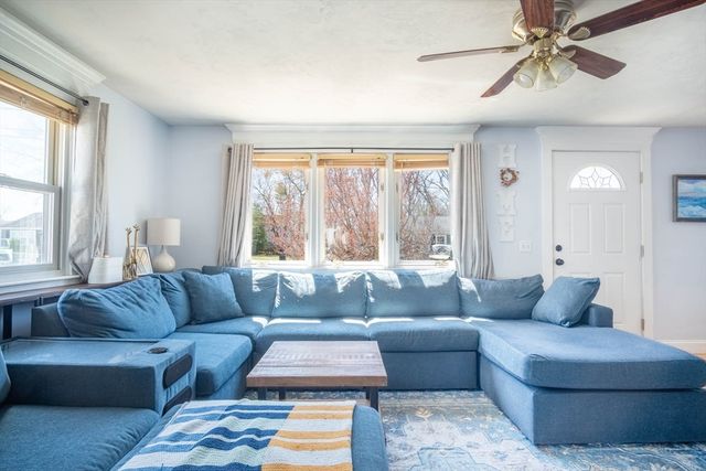 14 Vine St, Oxford, MA 01540