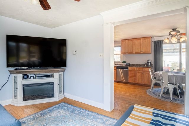 14 Vine St, Oxford, MA 01540