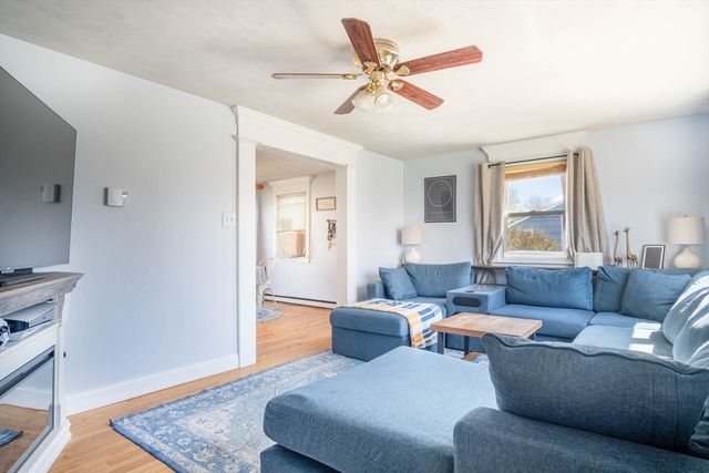 14 Vine St, Oxford, MA 01540