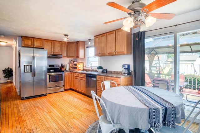 14 Vine St, Oxford, MA 01540