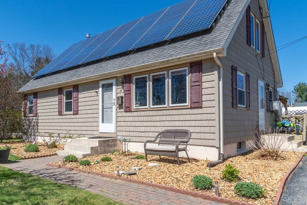 14 Vine St, Oxford, MA 01540