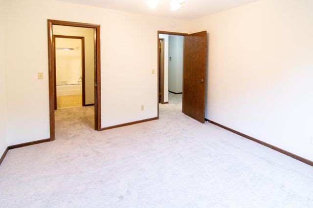 2690 Oxford Street N 247, Roseville, MN 55113