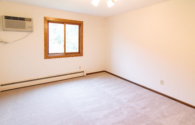 2690 Oxford Street N 247, Roseville, MN 55113