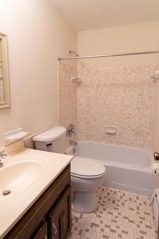 2690 Oxford Street N 247, Roseville, MN 55113