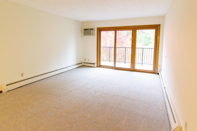 2690 Oxford Street N 247, Roseville, MN 55113