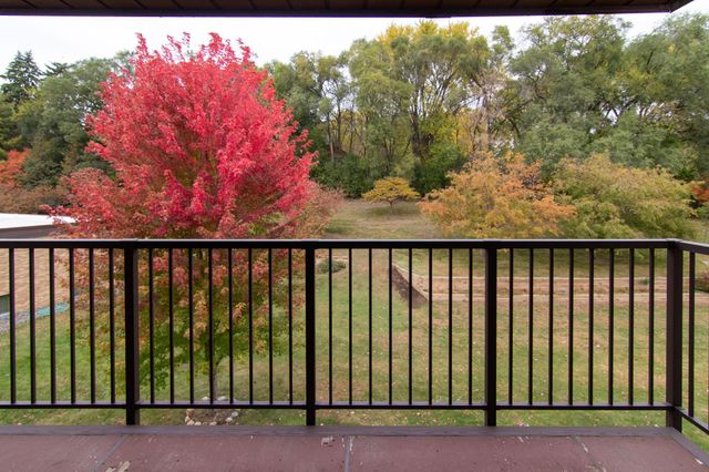 2690 Oxford Street N 247, Roseville, MN 55113