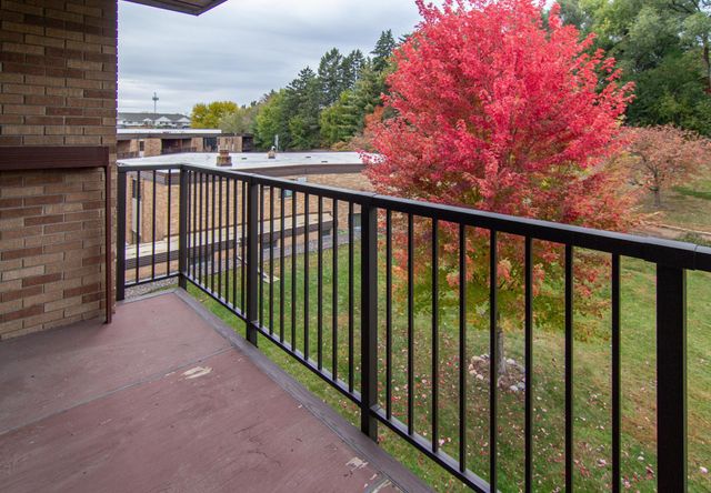 2690 Oxford Street N 247, Roseville, MN 55113